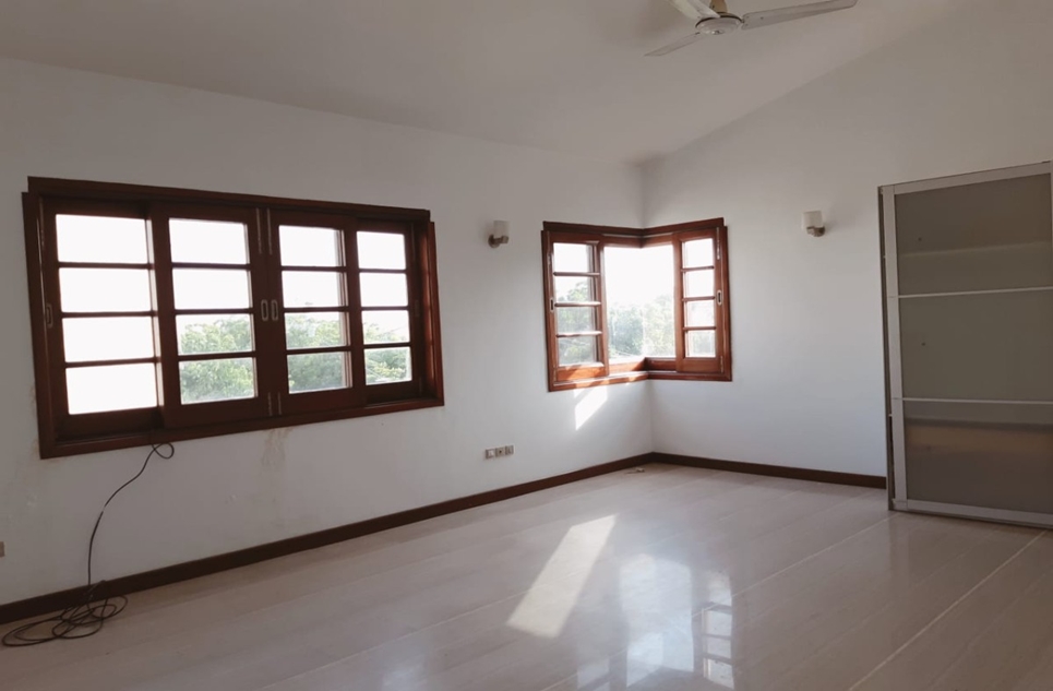 999 square yard house for rent in Phase 5 DHA Karachi