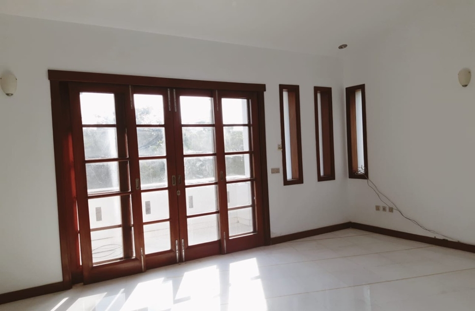 999 square yard house for rent in Phase 5 DHA Karachi