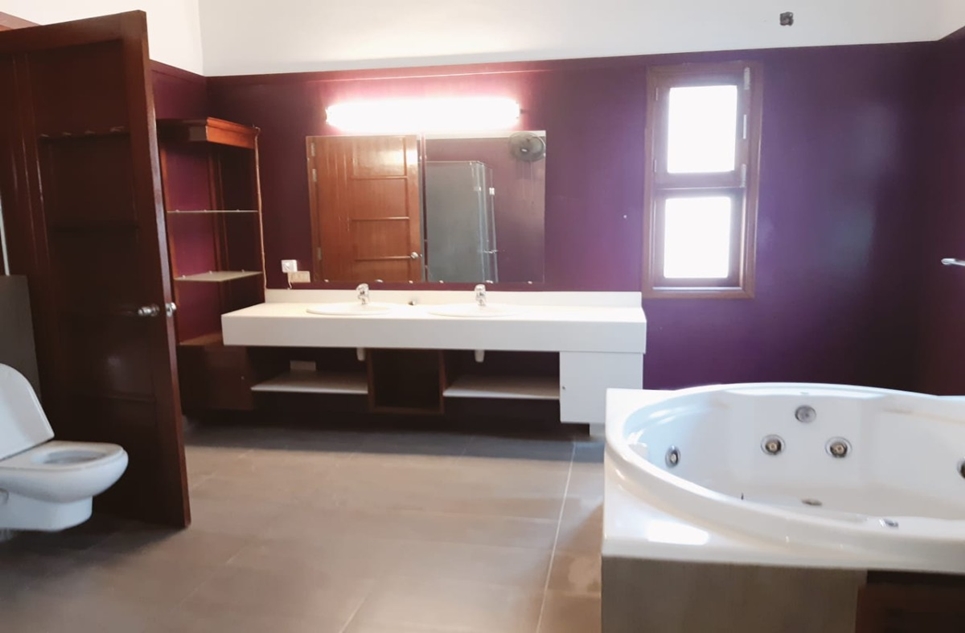 999 square yard house for rent in Phase 5 DHA Karachi