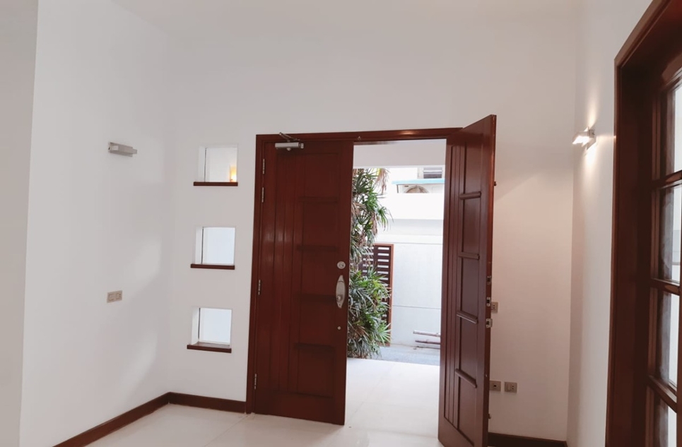999 square yard house for rent in Phase 5 DHA Karachi
