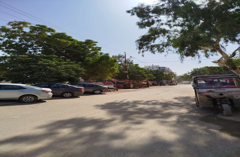 400 square yard plot for sale in Gulshan e Roomi Karachi