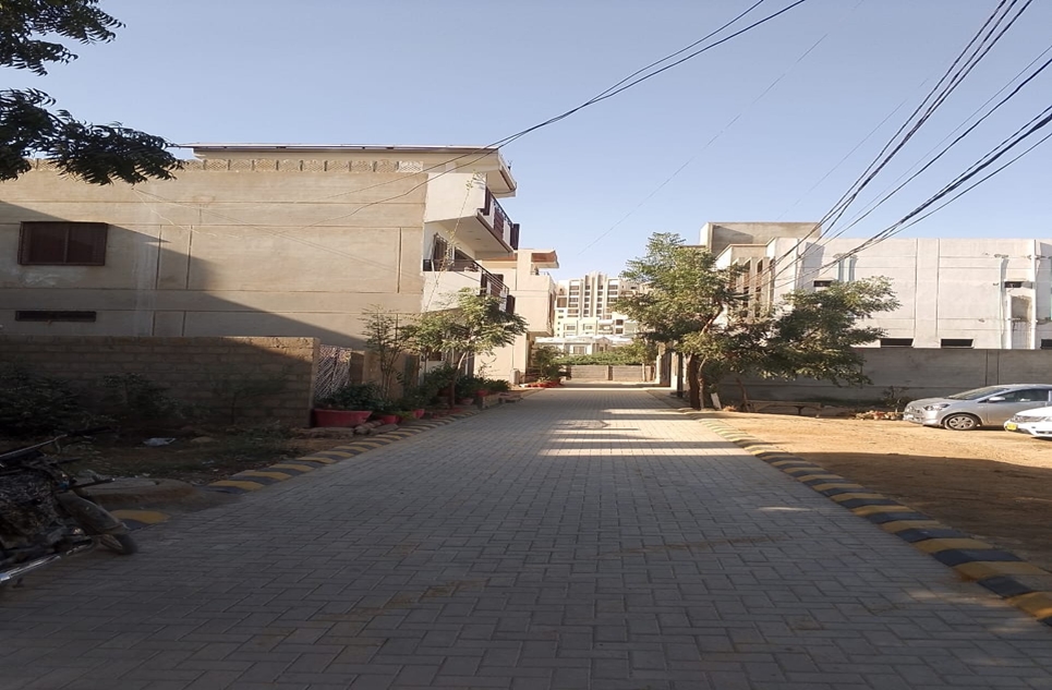400 square yard plot for sale in Gulshan e Roomi Karachi