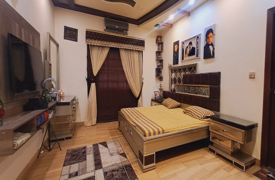 1000 square yard house for sale in Phase 5 DHA Karachi