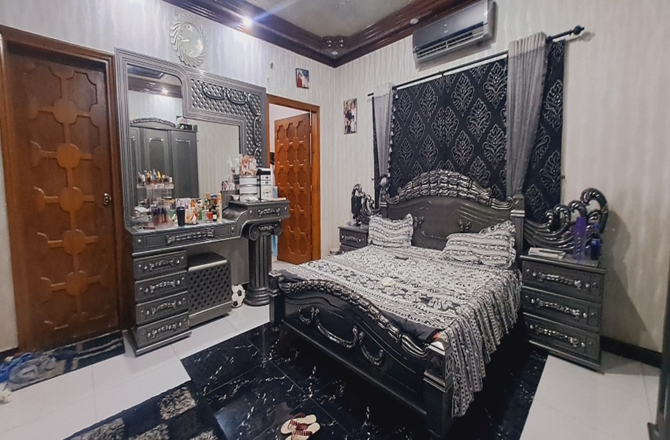 1000 square yard house for sale in Phase 5 DHA Karachi