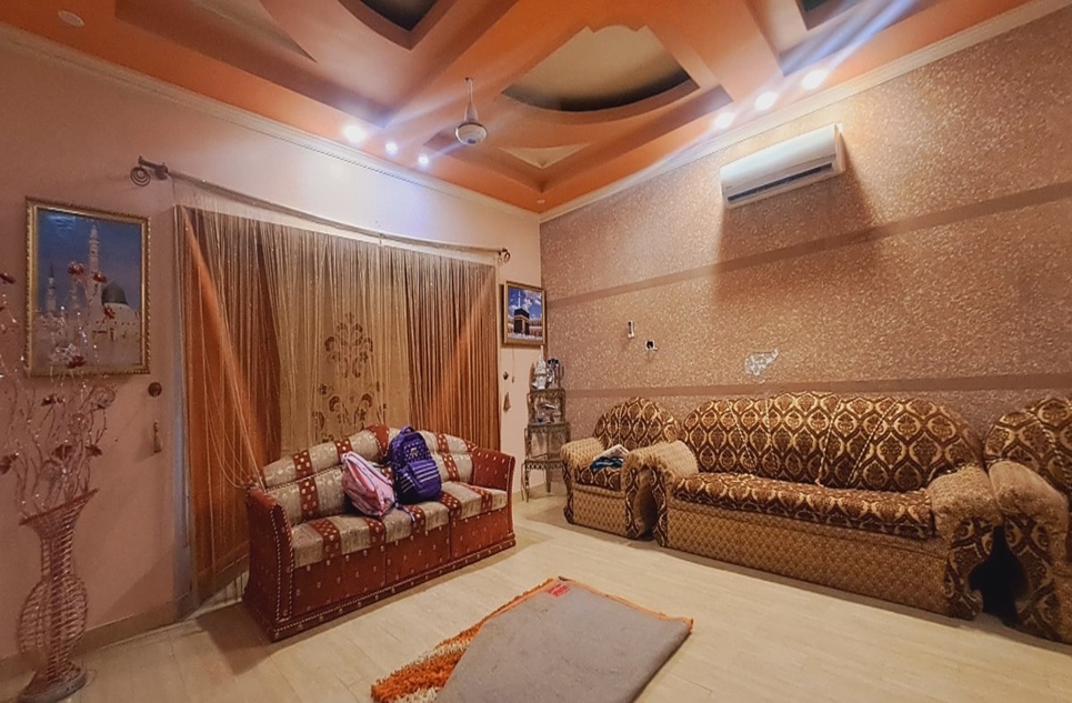 1000 square yard house for sale in Phase 5 DHA Karachi