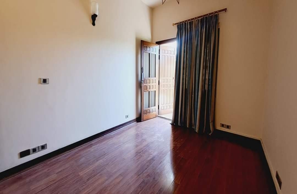 1000 square feet house for sale in Phase 5 DHA Karachi
