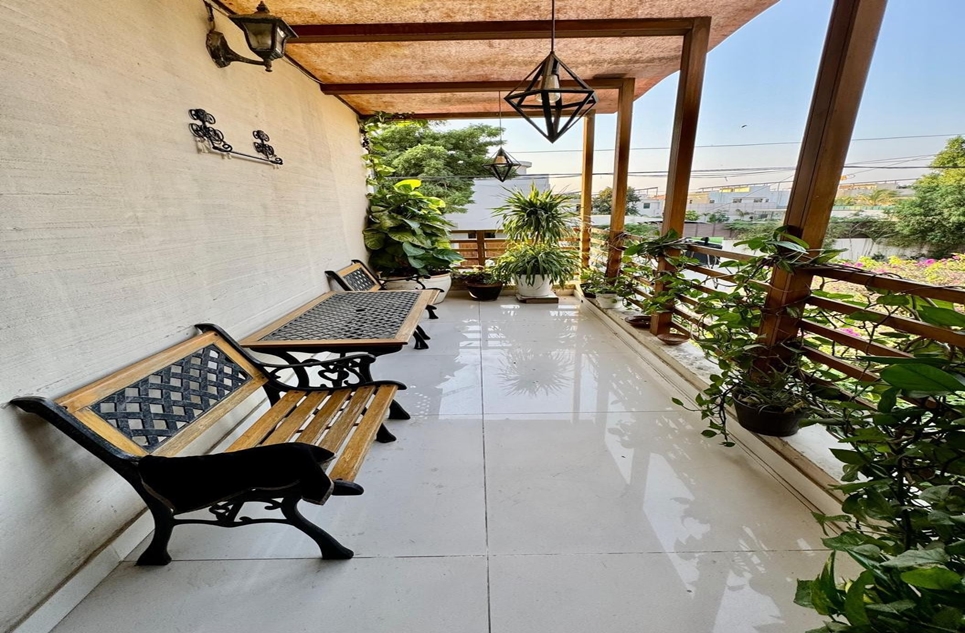 500 square yard house for sale in Phase 8 DHA Karachi