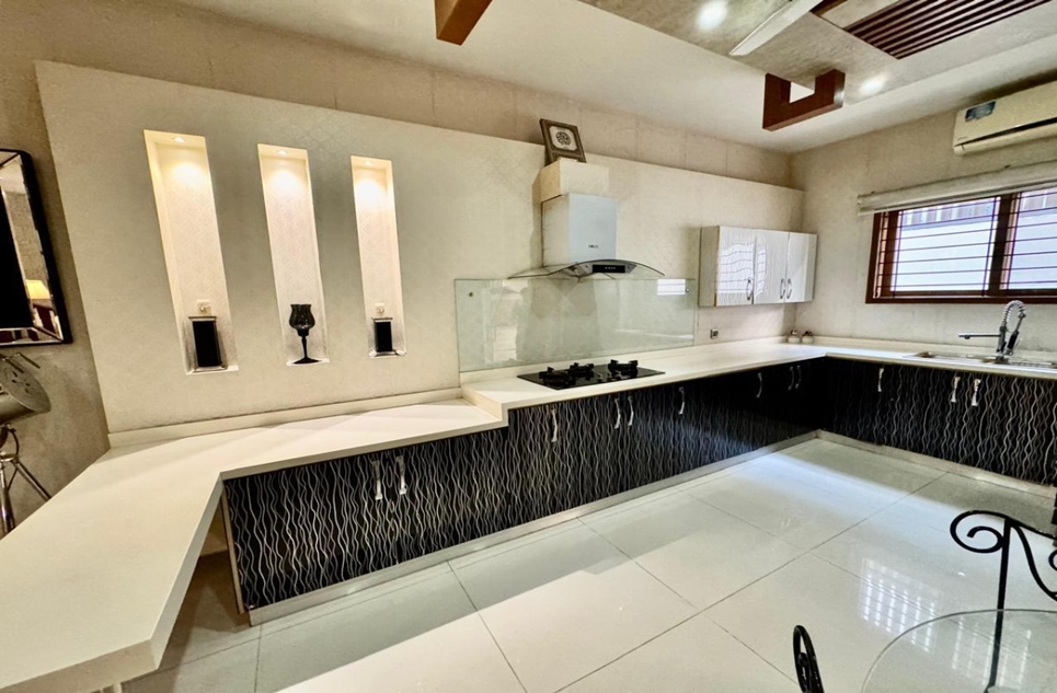 500 square yard house for sale in Phase 8 DHA Karachi