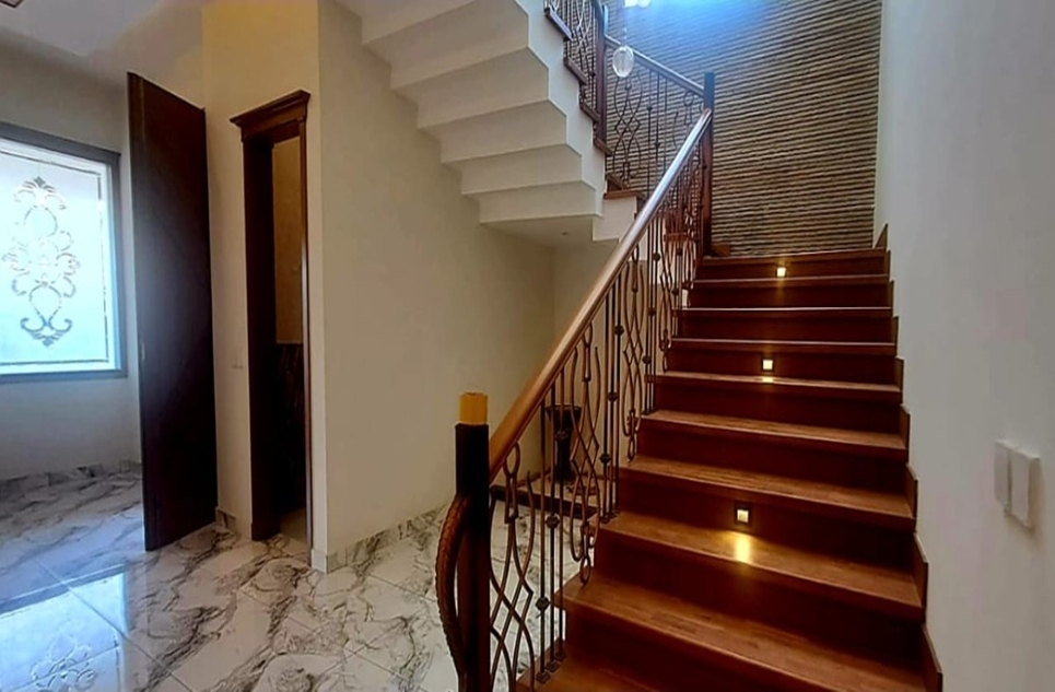 500 square yard house for sale in Phase 6 DHA Karachi