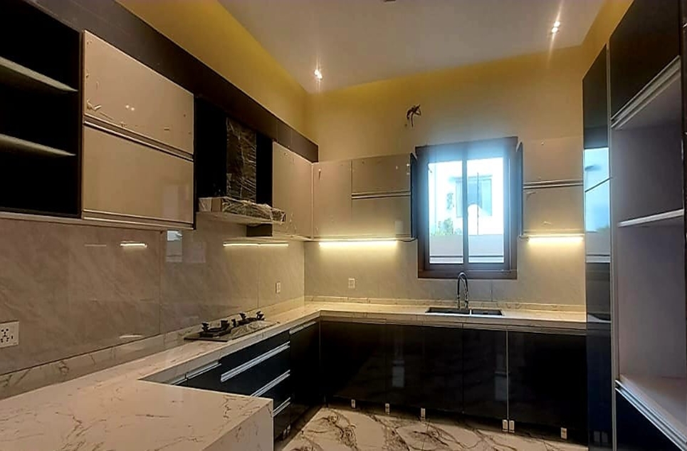 500 square yard house for sale in Phase 6 DHA Karachi