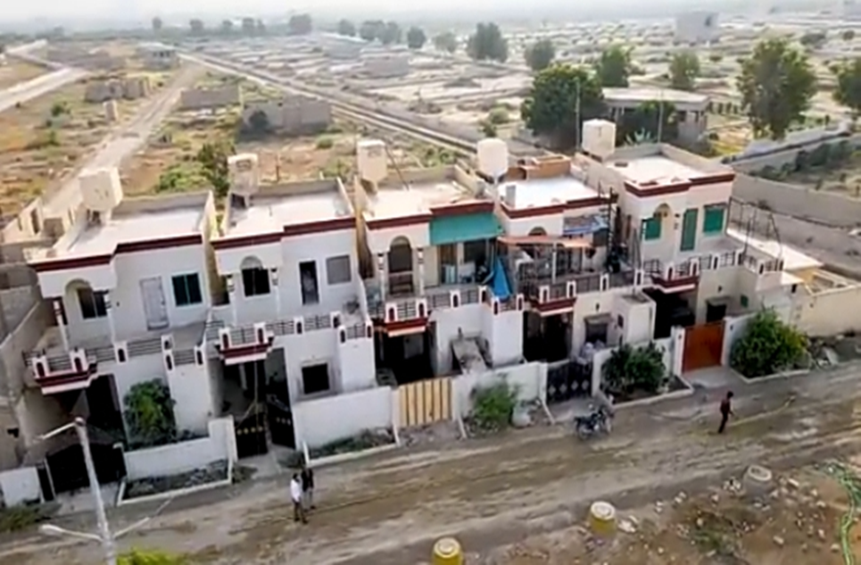 120 square yard plot for sale in Saadi Town Karachi