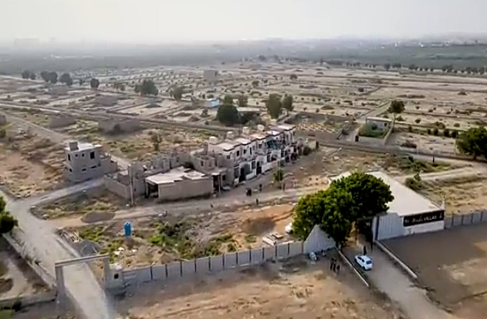 120 square yard plot for sale in Saadi Town Karachi