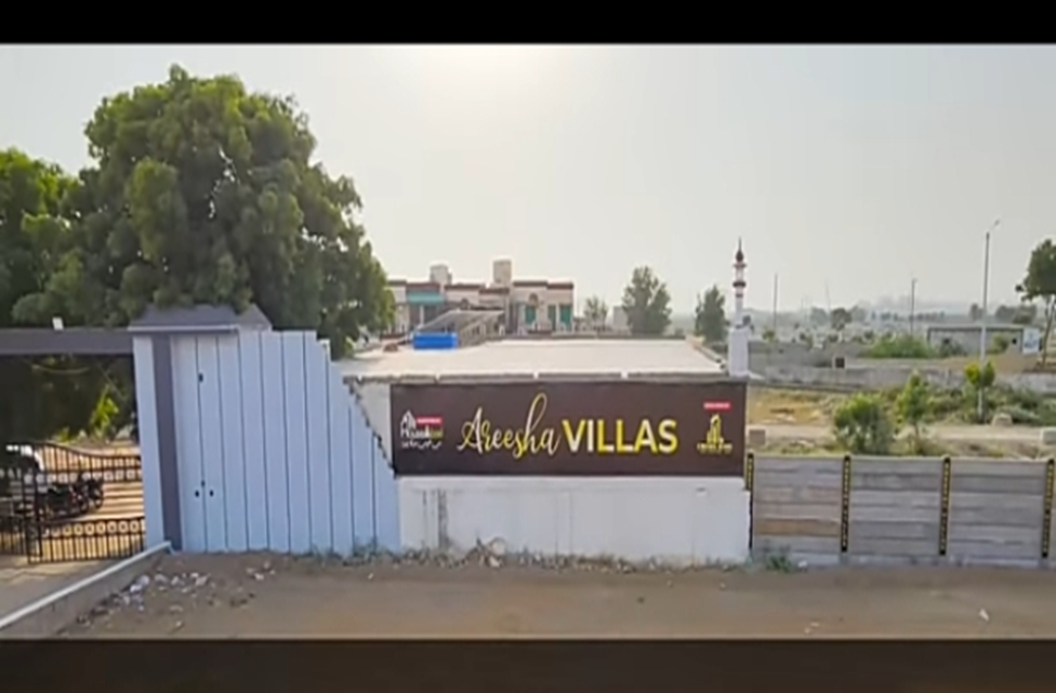 120 square yard plot for sale in Saadi Town Karachi