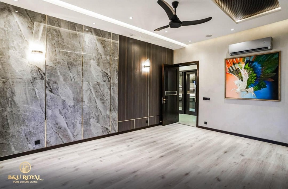 1 kanal house for sale in Phase 5 DHA Lahore
