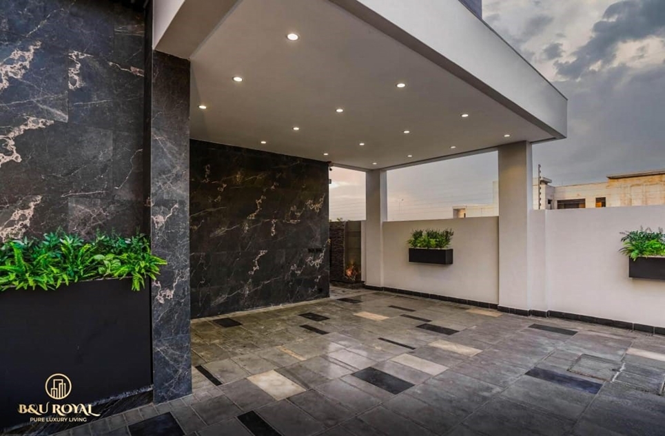 1 kanal house for sale in Phase 5 DHA Lahore