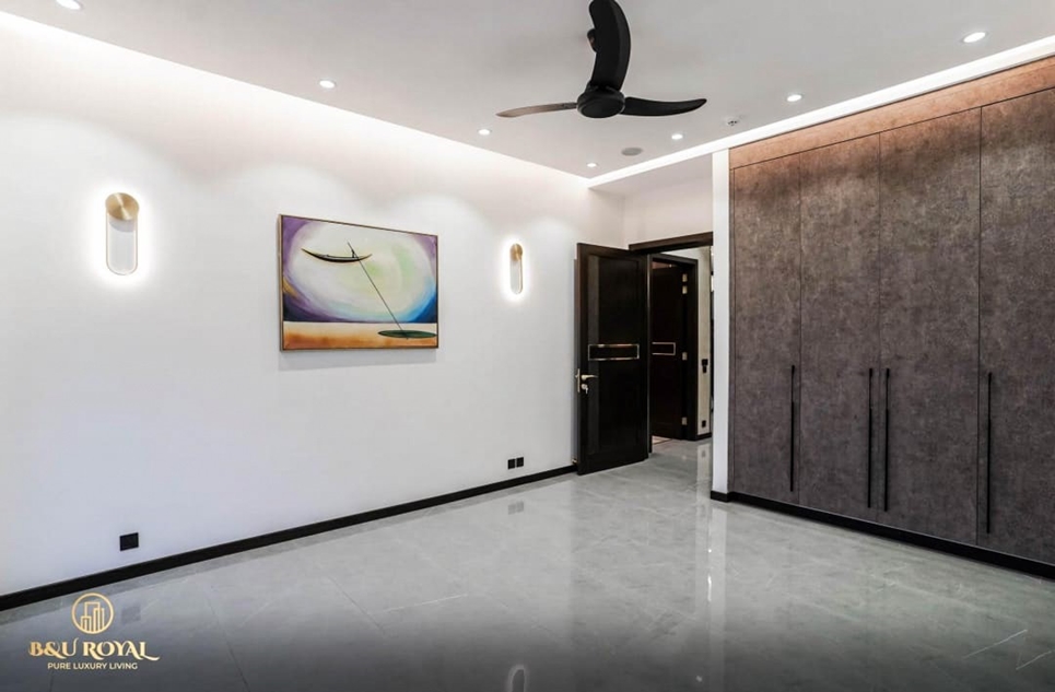 1 kanal house for sale in Phase 5 DHA Lahore