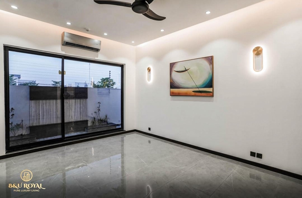 1 kanal house for sale in Phase 5 DHA Lahore