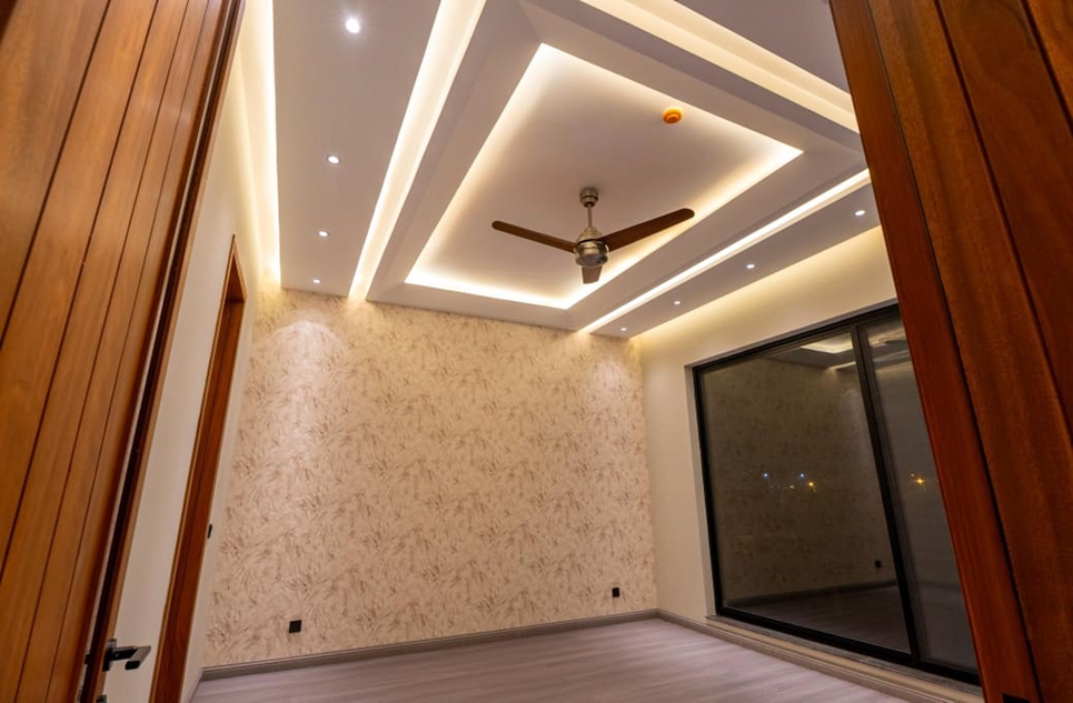 1 kanal house for sale in Phase 6 DHA Lahore