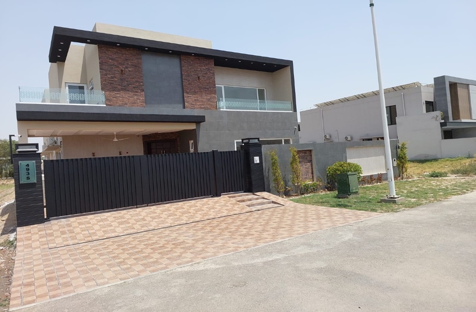 1 kanal house for sale in Phase 7 DHA Lahore