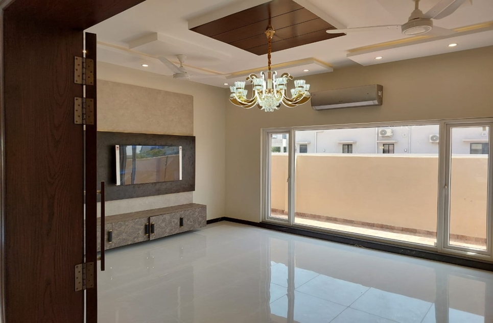 1 kanal house for sale in Phase 7 DHA Lahore