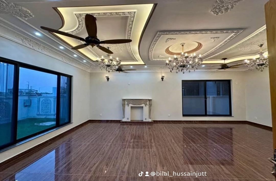 1 kanal house for sale in Phase 7 DHA Lahore