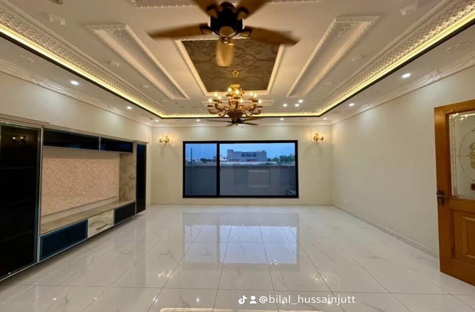 1 kanal house for sale in Phase 7 DHA Lahore