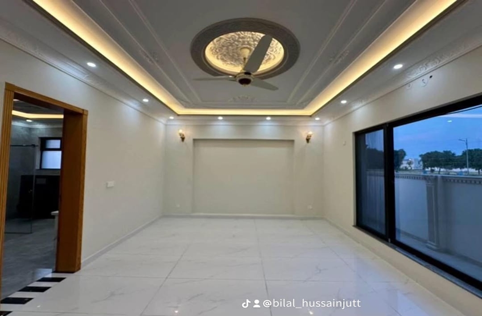 1 kanal house for sale in Phase 7 DHA Lahore