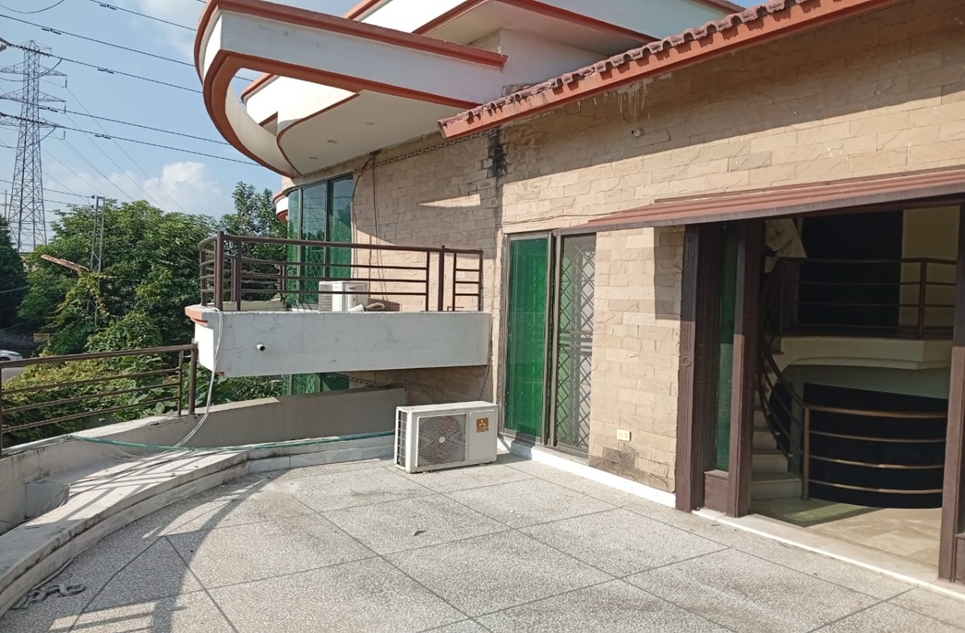 27 marla house for sale in Phase 4 DHA Lahore