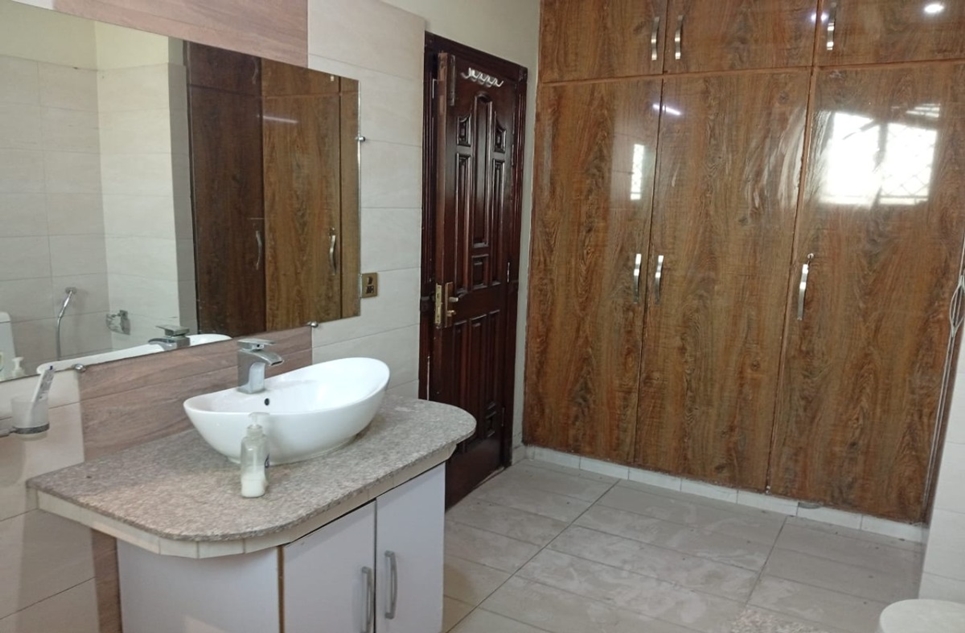 27 marla house for sale in Phase 4 DHA Lahore