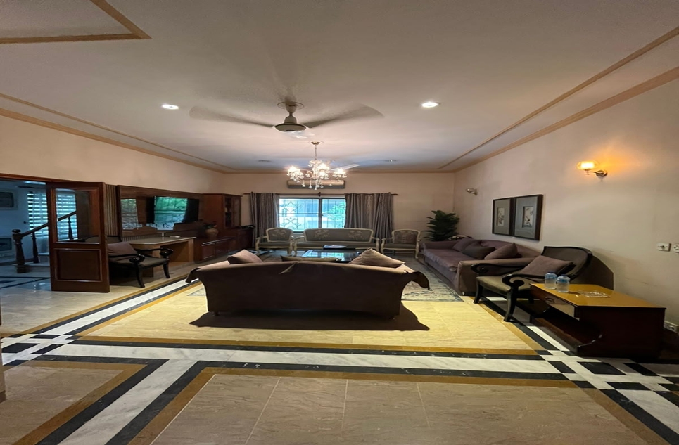 1 kanal house for rent in Phase 3 DHA Lahore