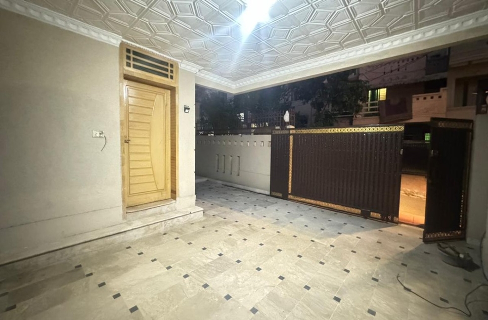 10 marla house for rent in Bahria Town Lahore