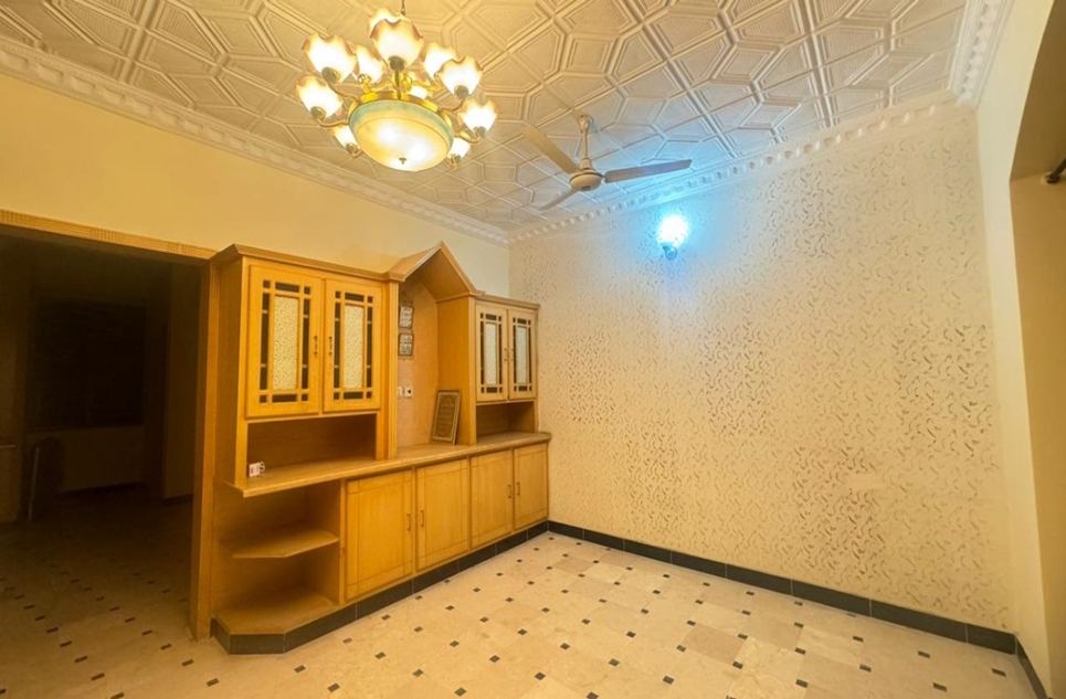 10 marla house for rent in Bahria Town Lahore