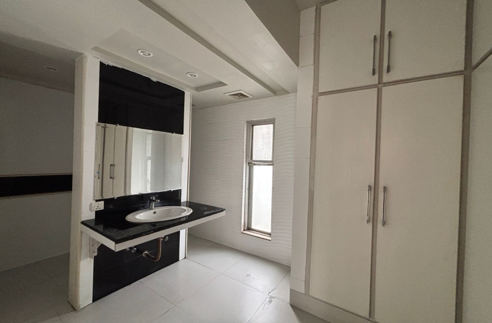 1 kanal house for rent in Lahore