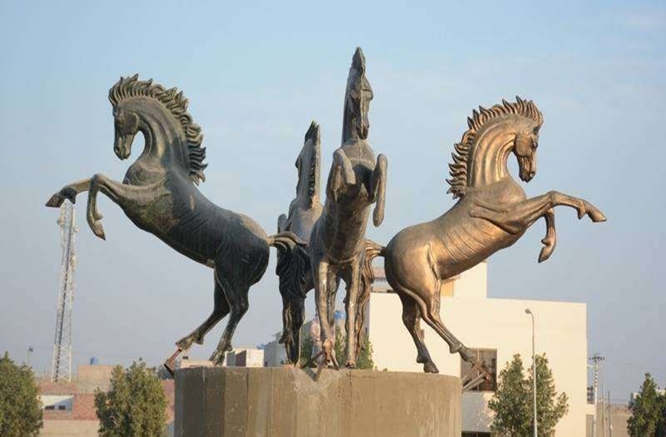 10 marla plot for sale in Park View Villas Lahore