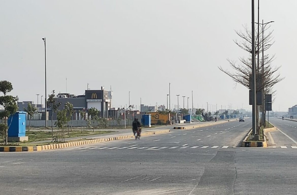 1 kanal plot for sale in Phase 7 DHA Lahore