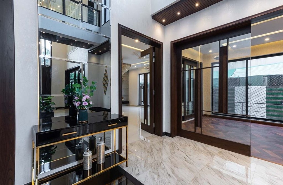 1 kanal house for sale in Phase 8 DHA Lahore
