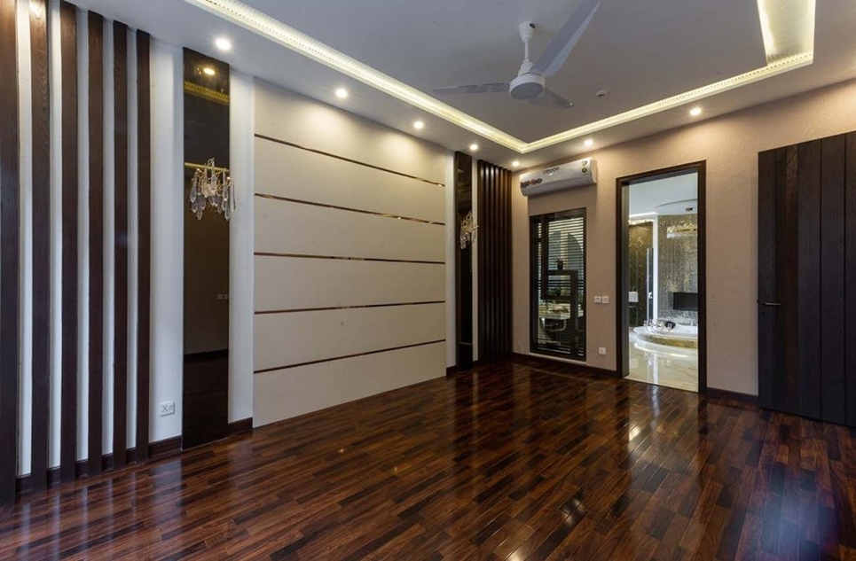 1 kanal house for sale in Phase 8 DHA Lahore