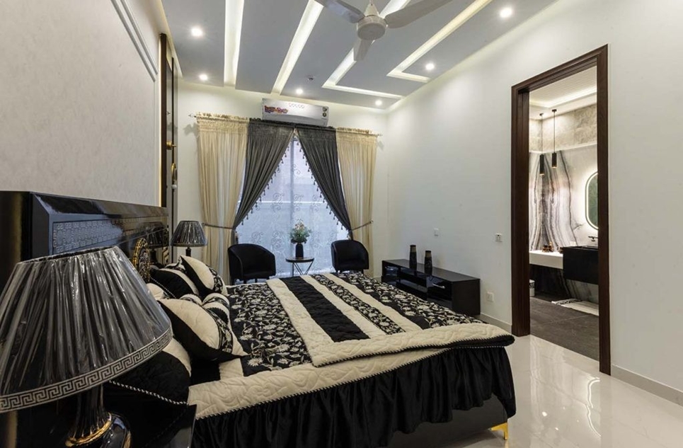 1 kanal house for sale in Phase 8 DHA Lahore