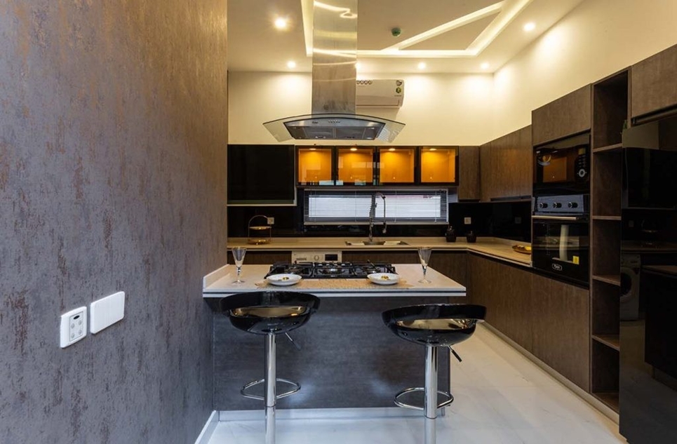 1 kanal house for sale in Phase 8 DHA Lahore