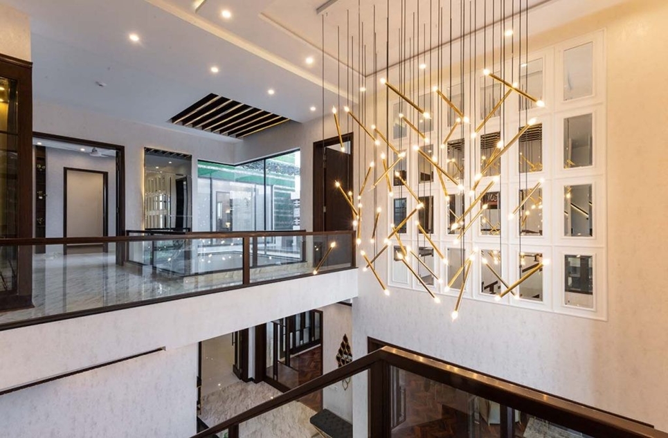 1 kanal house for sale in Phase 8 DHA Lahore