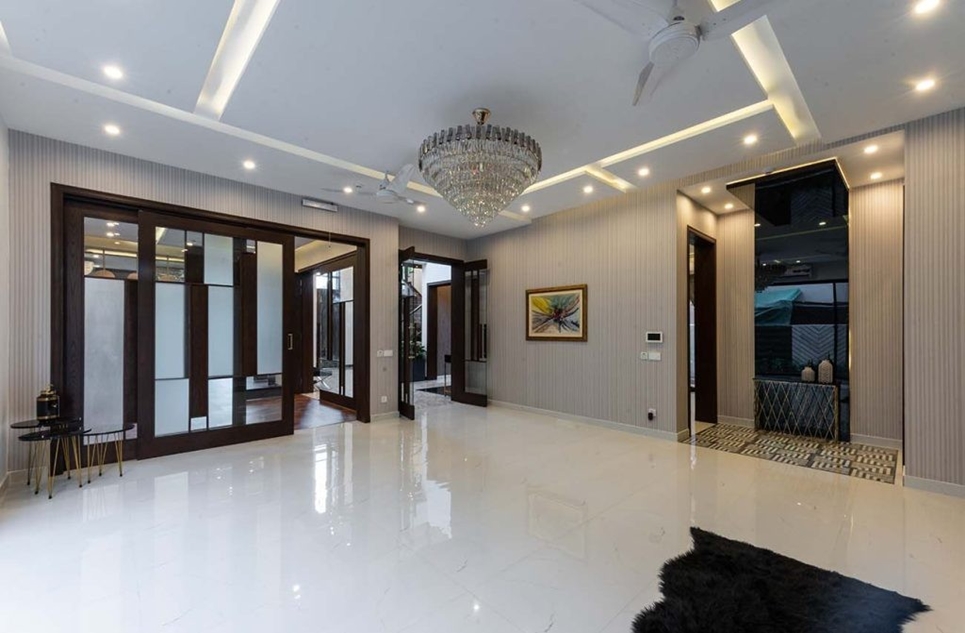 1 kanal house for sale in Phase 8 DHA Lahore