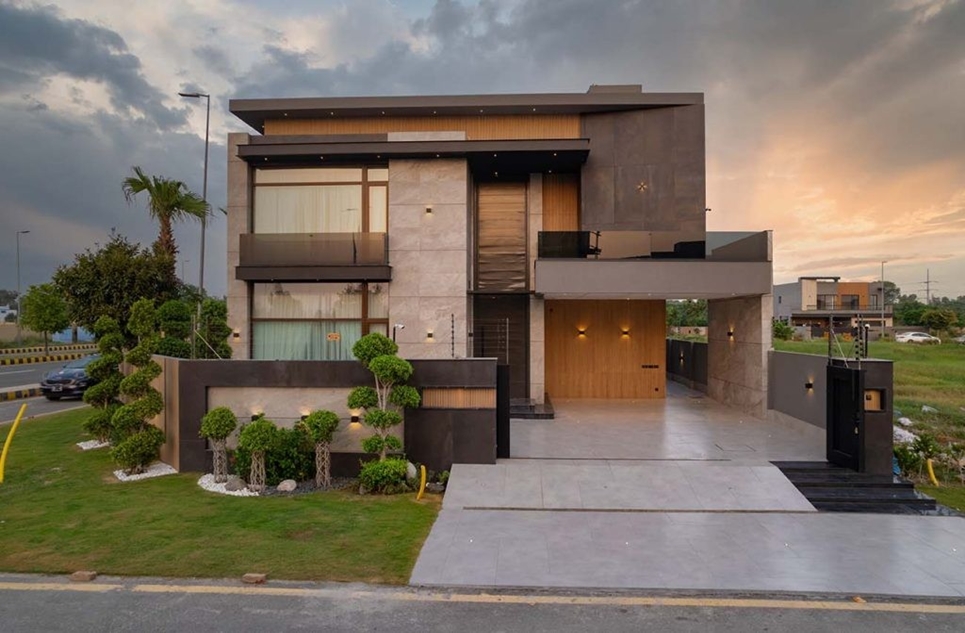 1 kanal house for sale in Phase 7 DHA Lahore