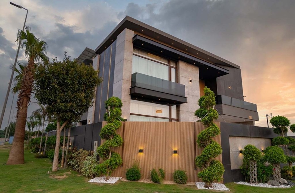 1 kanal house for sale in Phase 7 DHA Lahore