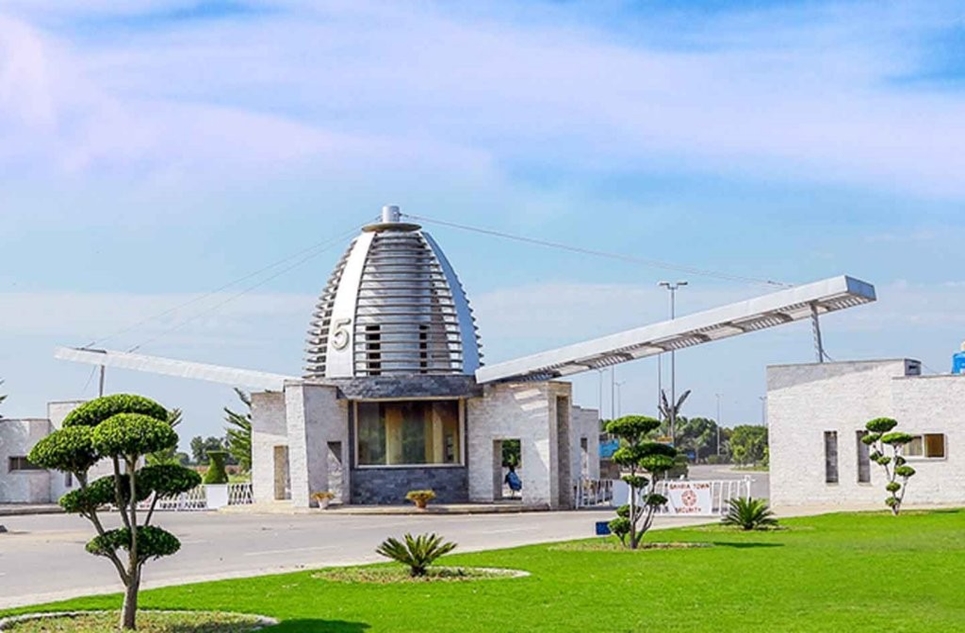 10 marla house for rent in Bahria Orchard Lahore