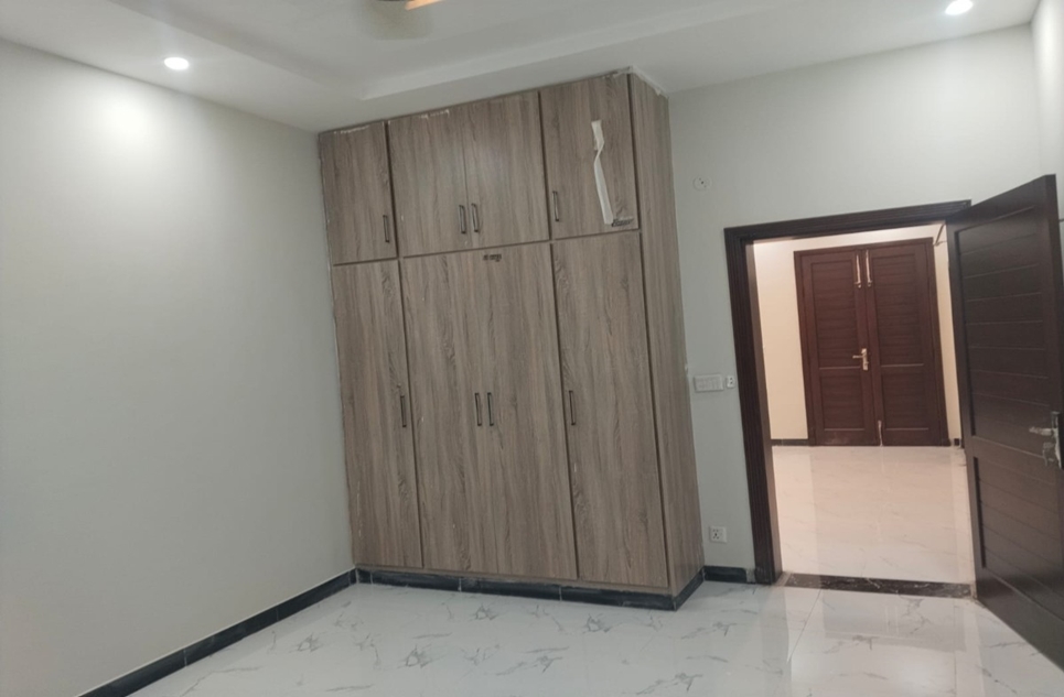10 marla house for sale in E-11 Islamabad