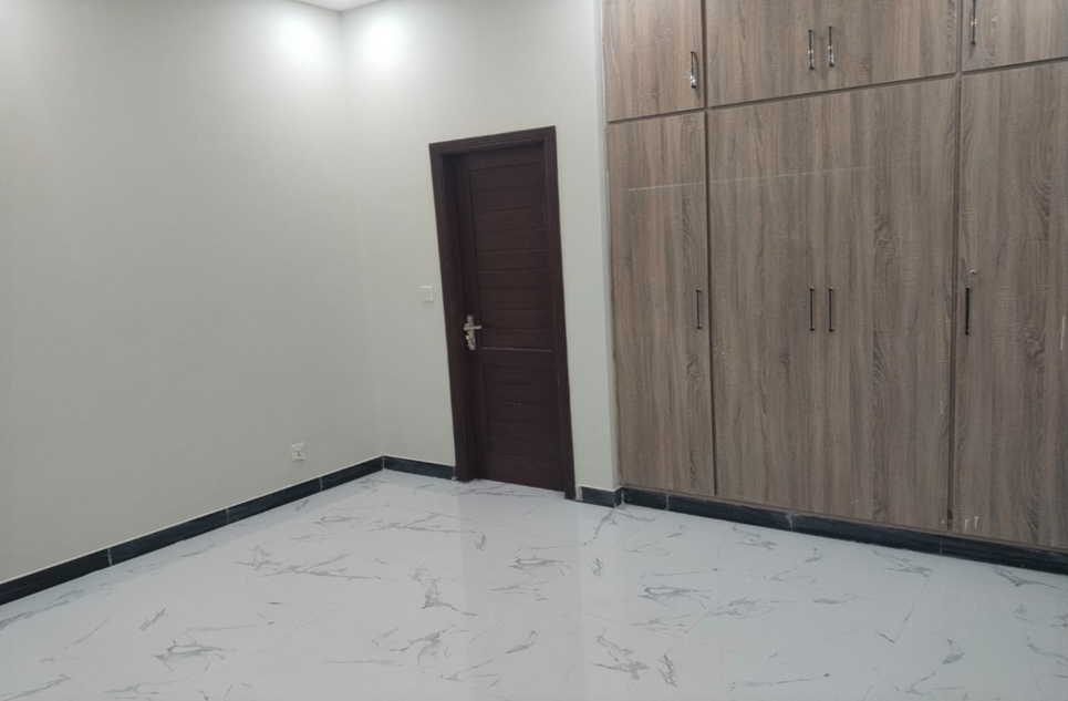 10 marla house for sale in E-11 Islamabad