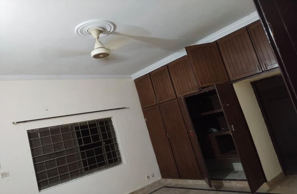 10 marla house for rent in E-11 Islamabad