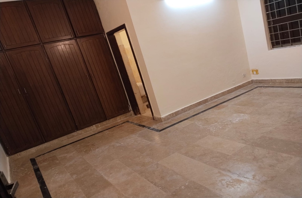 10 marla house for rent in E-11 Islamabad