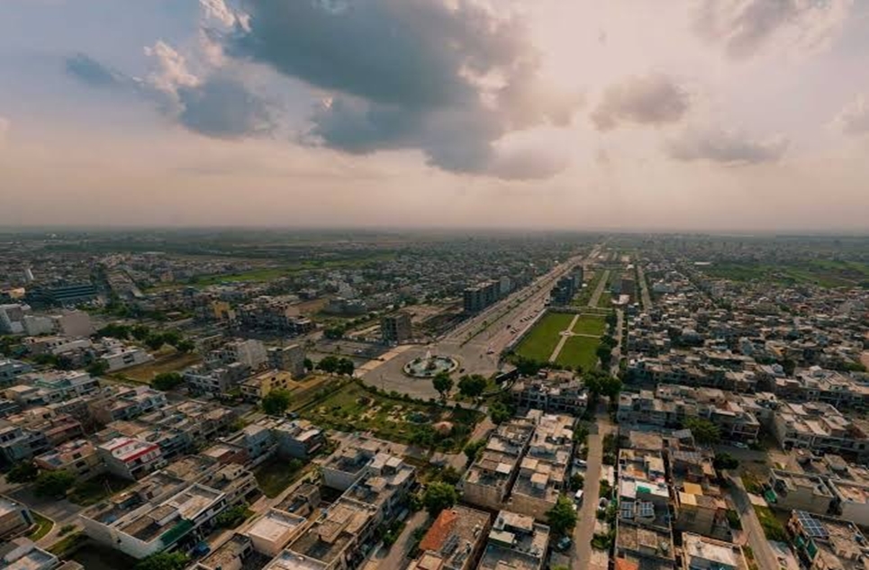 8 marla plot for sale in Park View Lahore