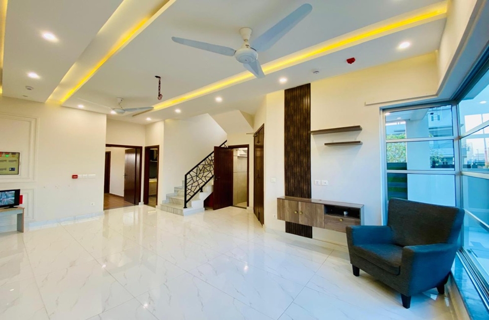 5 marla house for sale in Phase 6 DHA Lahore